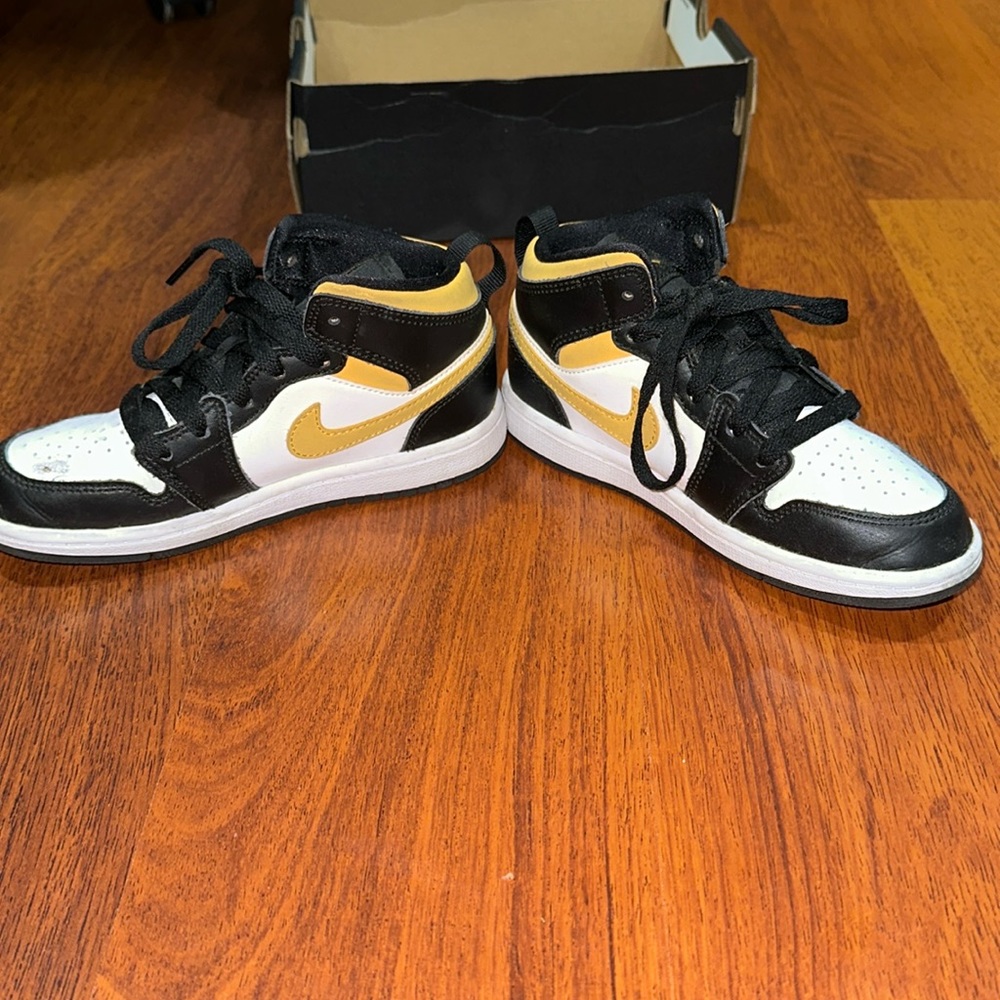 Jordan 1 Mid Kids Sneakers